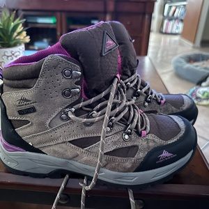Woman’s hiking boots sides eight perfect fit
